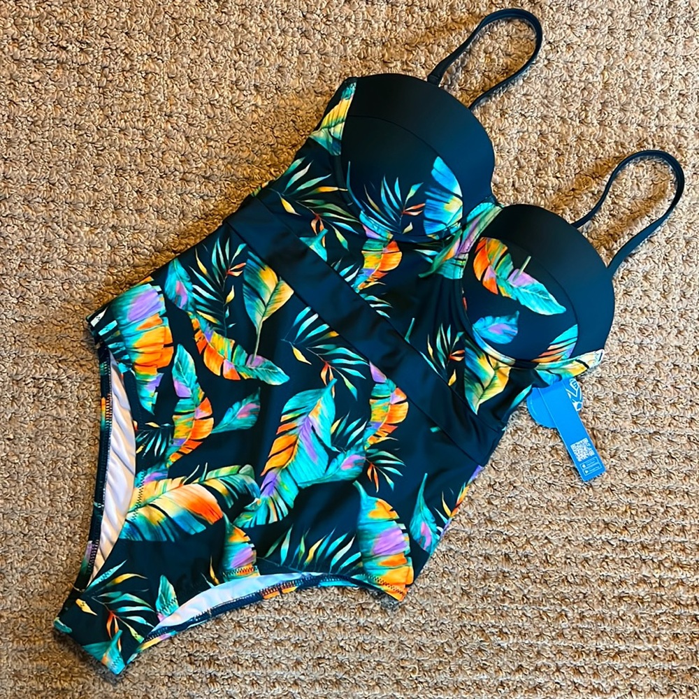New One Pc. Swimsuit Tropical Print Cupshe S